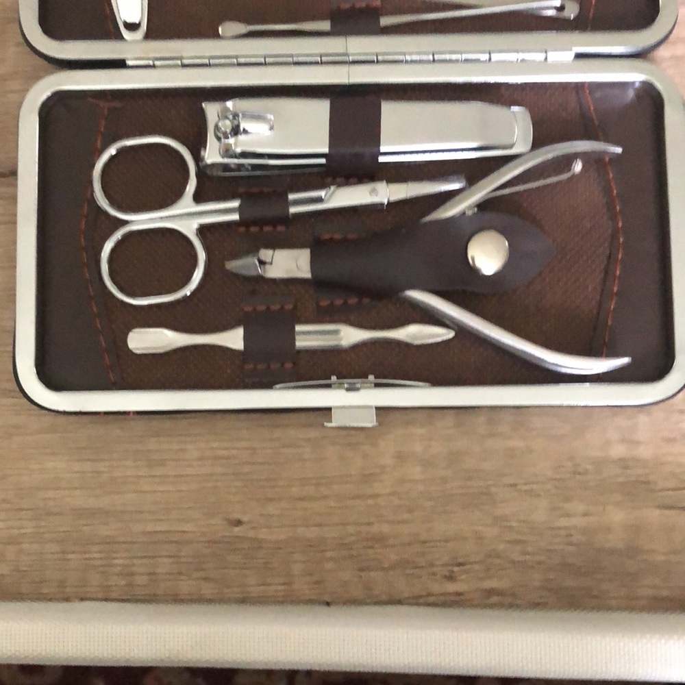 - Manicure Set - Picture 2 of 7